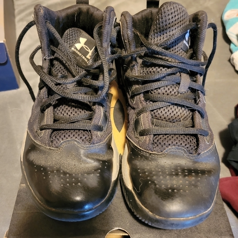 Youth Black‎ Under Armour Basketball Shoes size 6